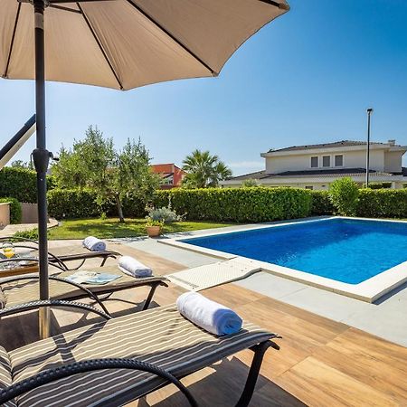 Lovely Istrian Apartment With A Private Swimming Pool And A Charming Garden Banjole Bagian luar foto