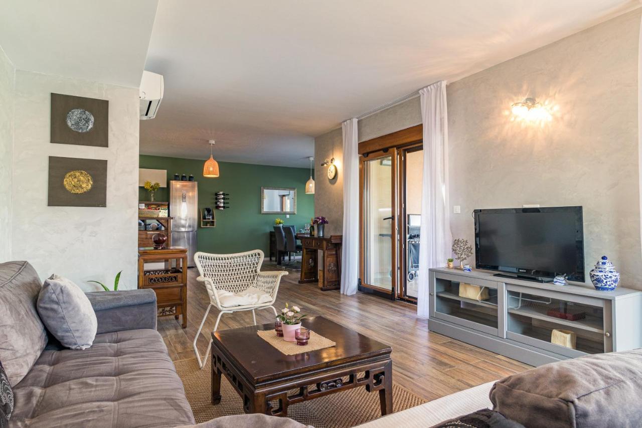 Lovely Istrian Apartment With A Private Swimming Pool And A Charming Garden Banjole Bagian luar foto