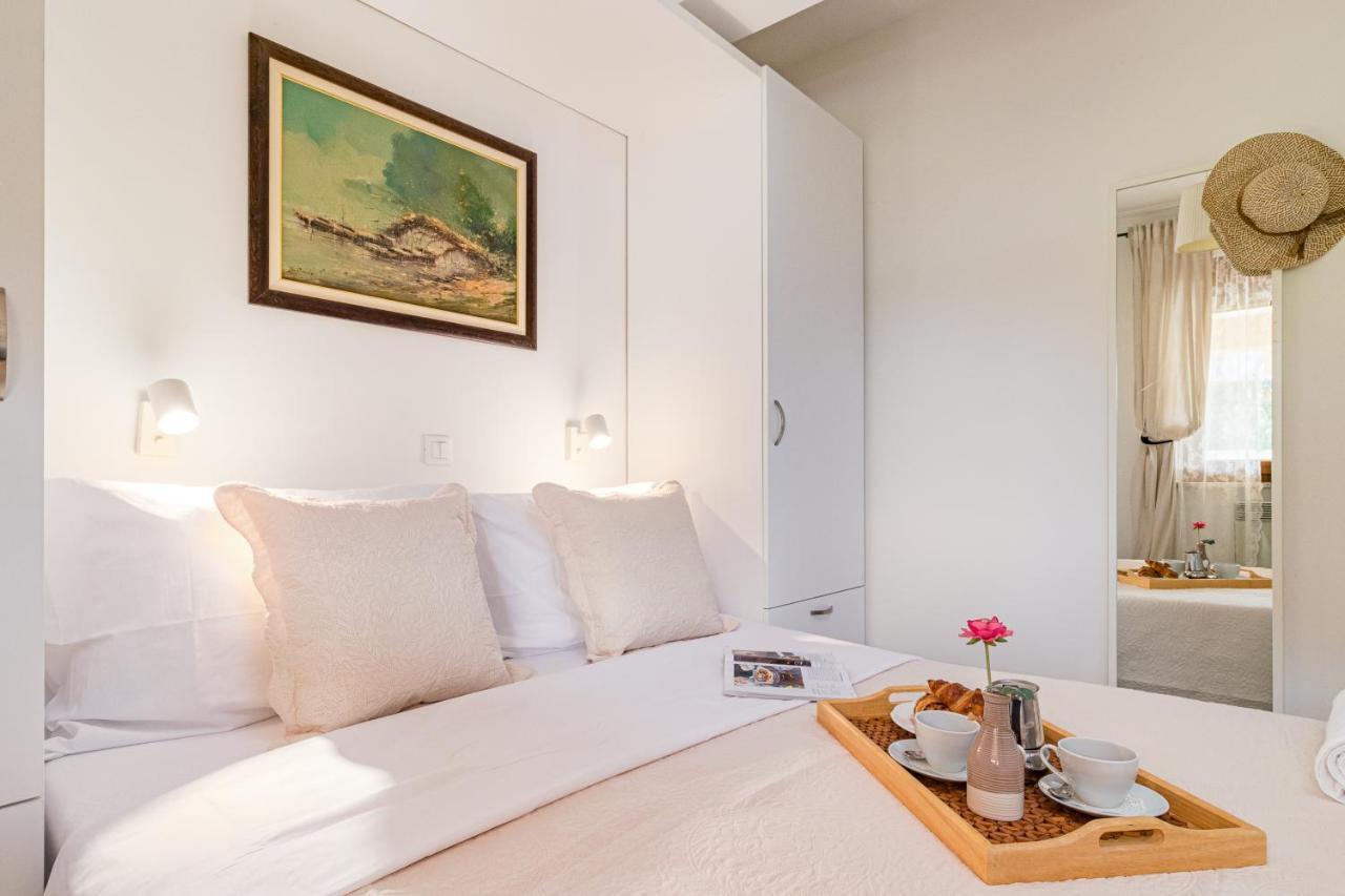 Lovely Istrian Apartment With A Private Swimming Pool And A Charming Garden Banjole Bagian luar foto