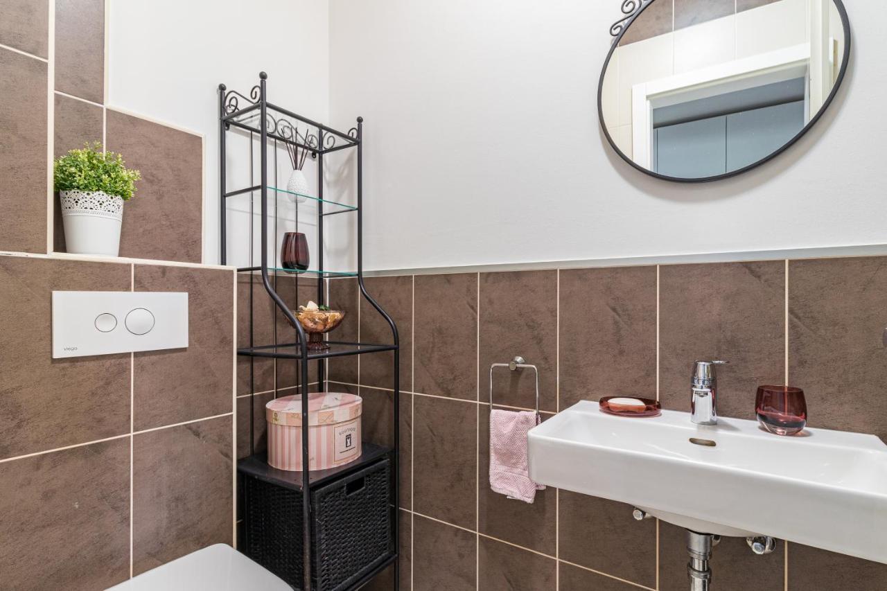Lovely Istrian Apartment With A Private Swimming Pool And A Charming Garden Banjole Bagian luar foto