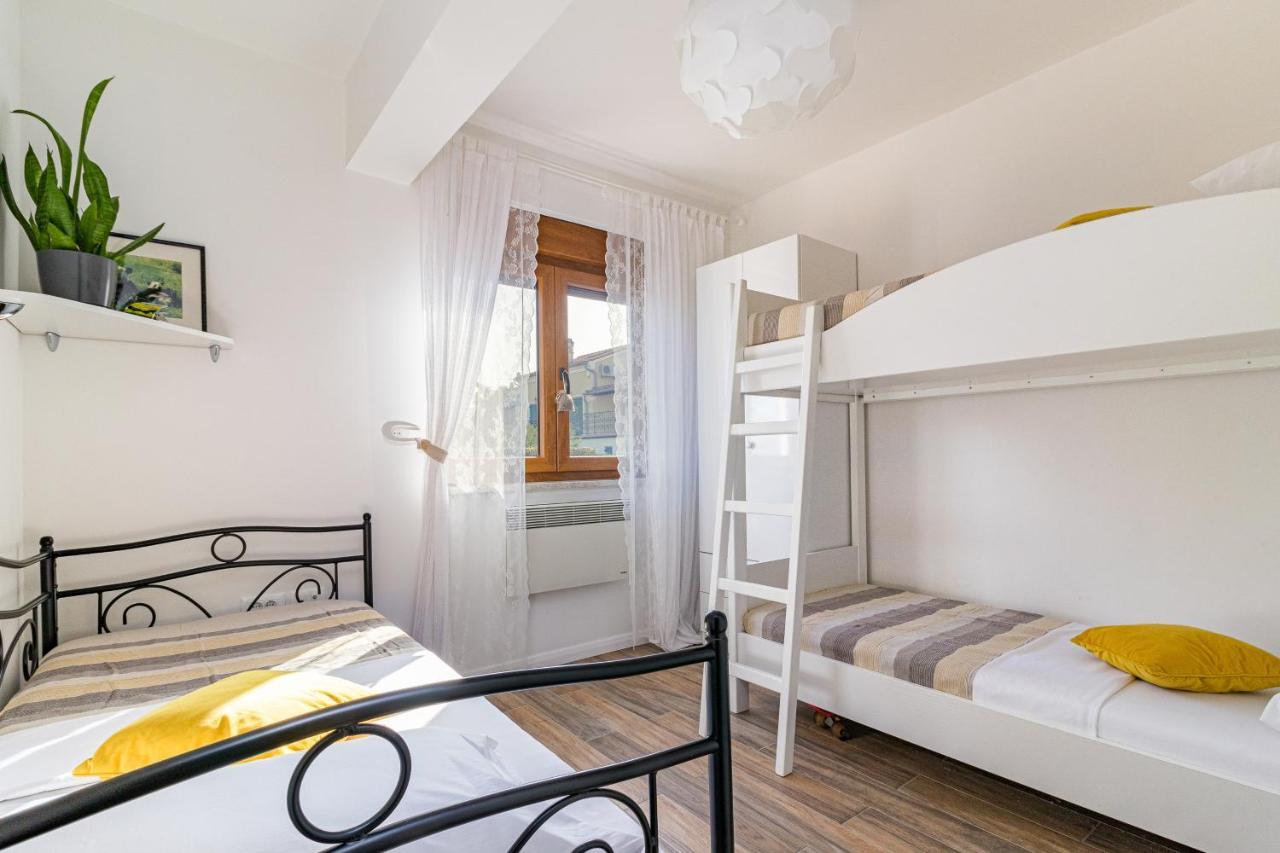 Lovely Istrian Apartment With A Private Swimming Pool And A Charming Garden Banjole Bagian luar foto