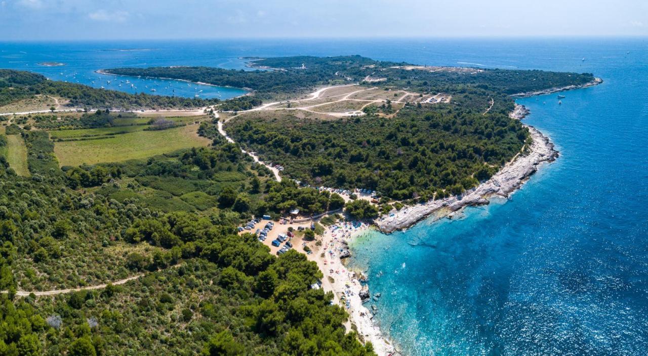 Lovely Istrian Apartment With A Private Swimming Pool And A Charming Garden Banjole Bagian luar foto
